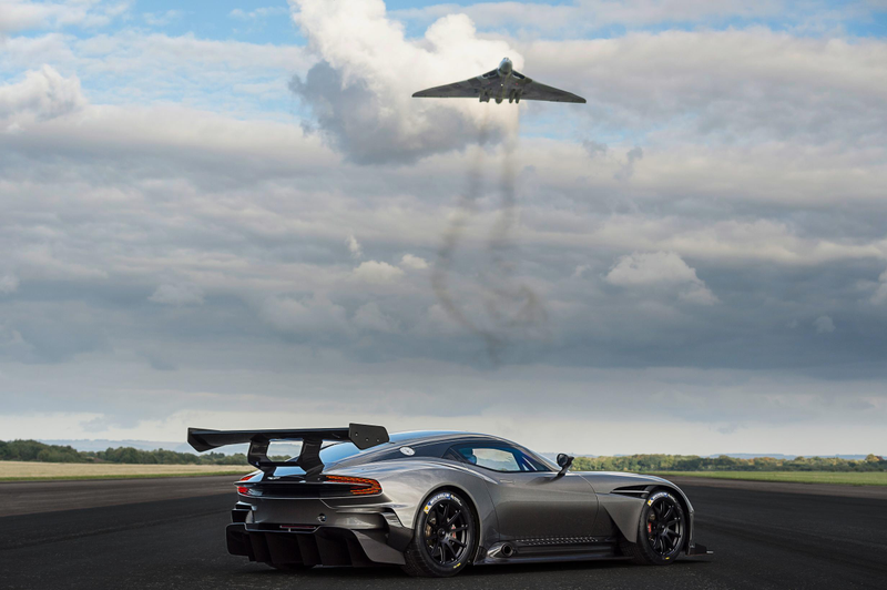 Illustration for article titled Here's The Last Avro Vulcan Flying Over An Aston Vulcan